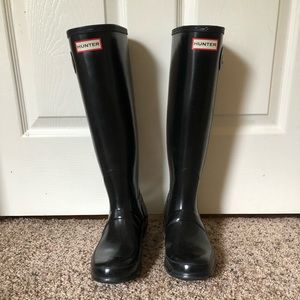 Size 8, Tall gloss black Hunter boots.